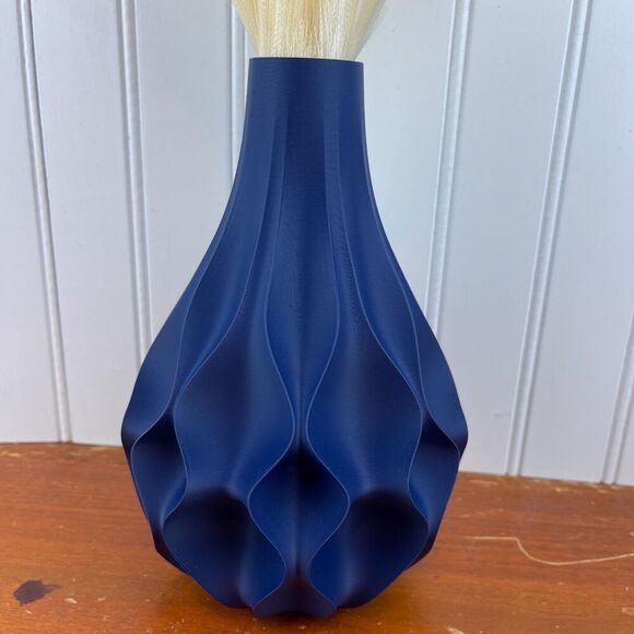 Modern Vase, Abyssal Flower Vase - Picture 2 of 9